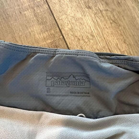 Patagonia grey lightweight mini shorts size S - Picture 4 of 8